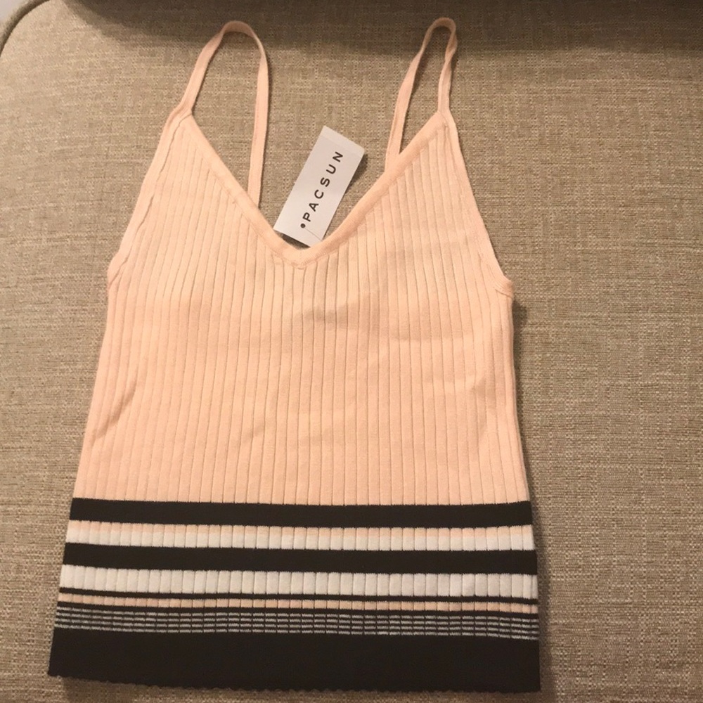 🔴LAST CHANCE 🔴
 NWT Kendall & Kylie tank